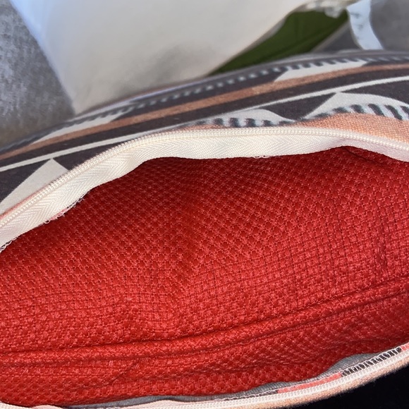 Set of 3 throw pillows - 16”x16” - Picture 6 of 8